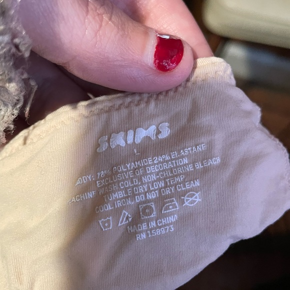 Size L Skims Bralette - Picture 2 of 2